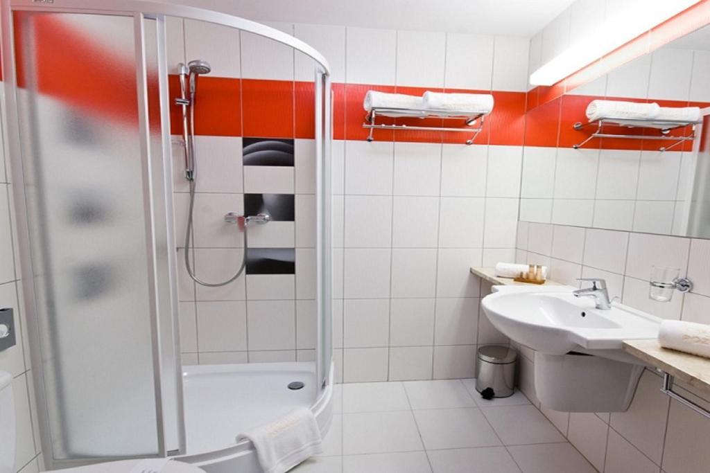 Hotel Poznanski A2 Luboń الغرفة الصورة